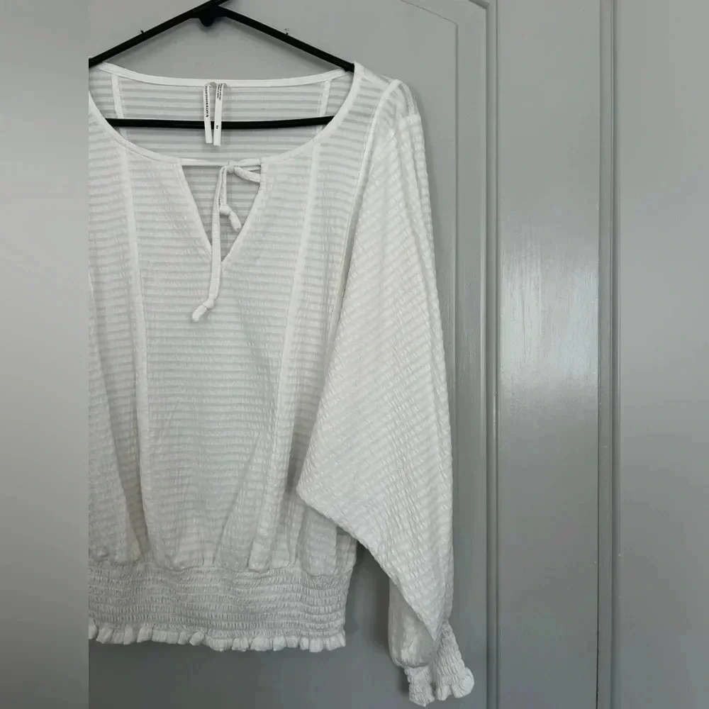 Anthropologie Rebecca smocked top puff sleeves white size small